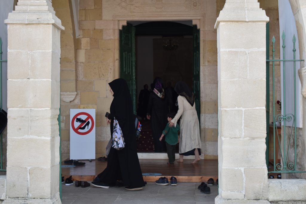 use Outside mosque